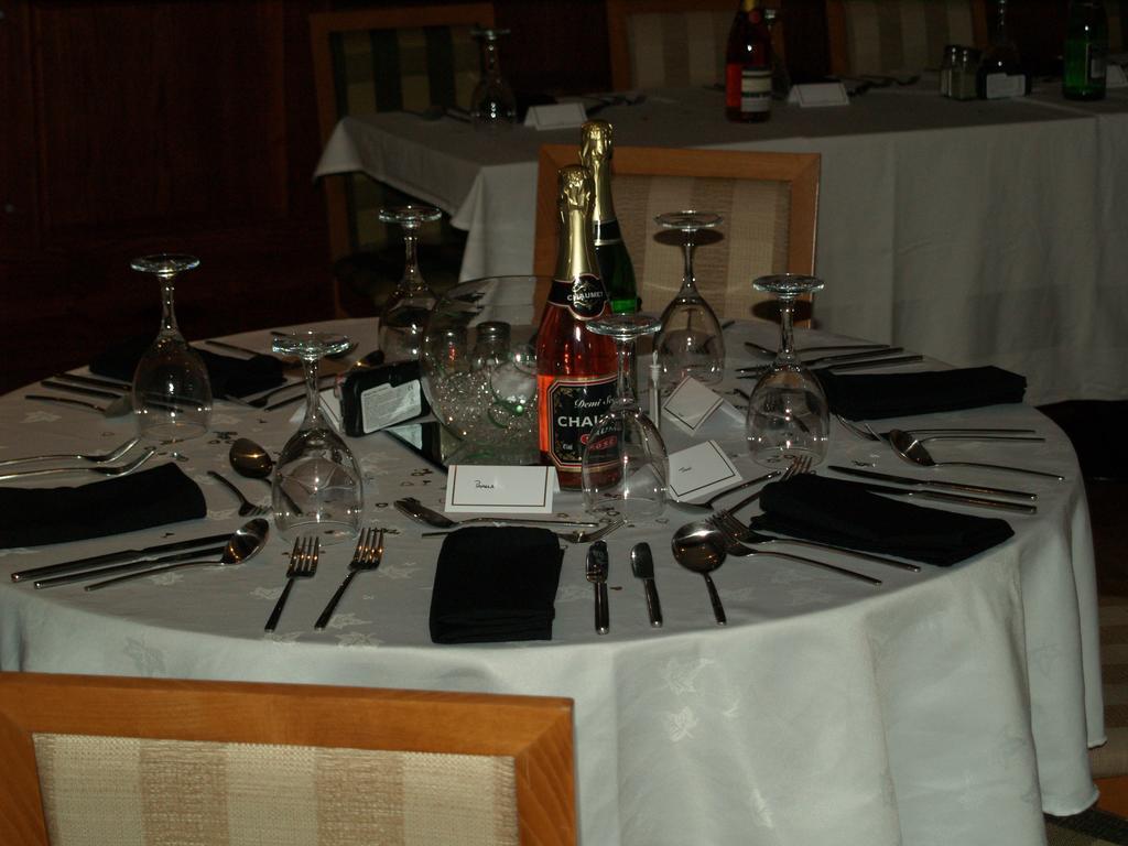 Antonine Hotel Фолкърк Екстериор снимка